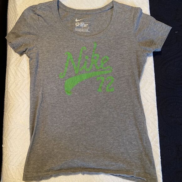 NIKE Womens Slim Fit Graphic T-Shirt Top Crew Neck M Grey 100% Cotton - Picture 1 of 5